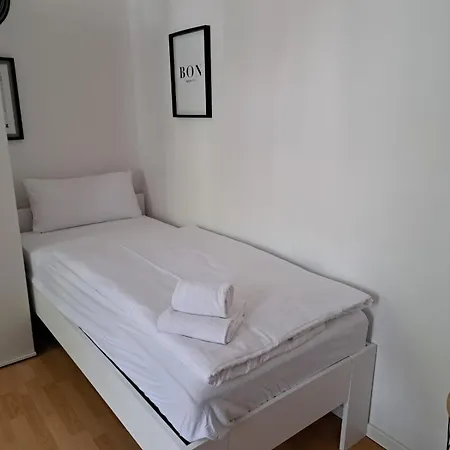 Gemuetliche Zweiraumwohnung In West